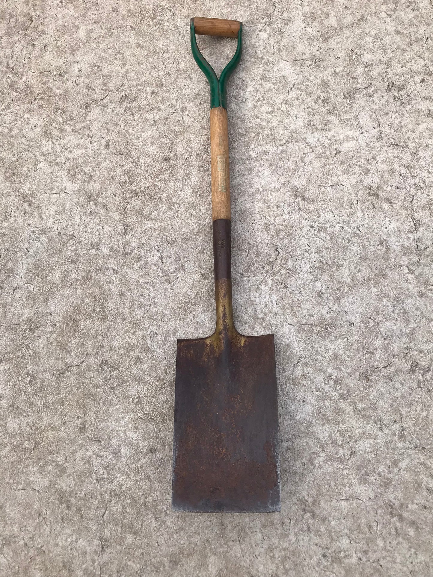 Farm and Garden Heavy Duty Flat End Green Shovel Excellent Quality 40 inch Long