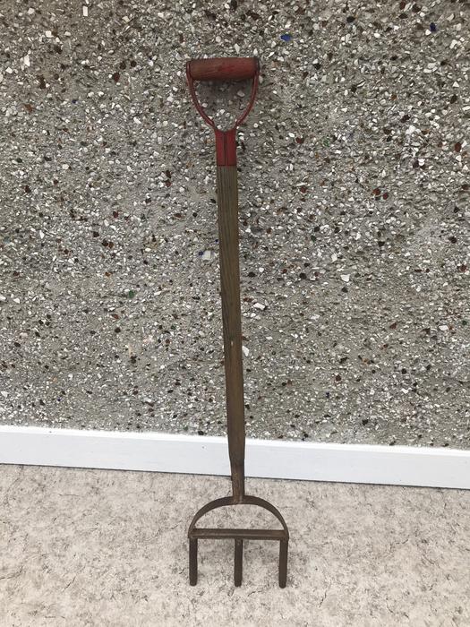 Farm and Garden Red handled Lawn Spike Aerator 44 inch