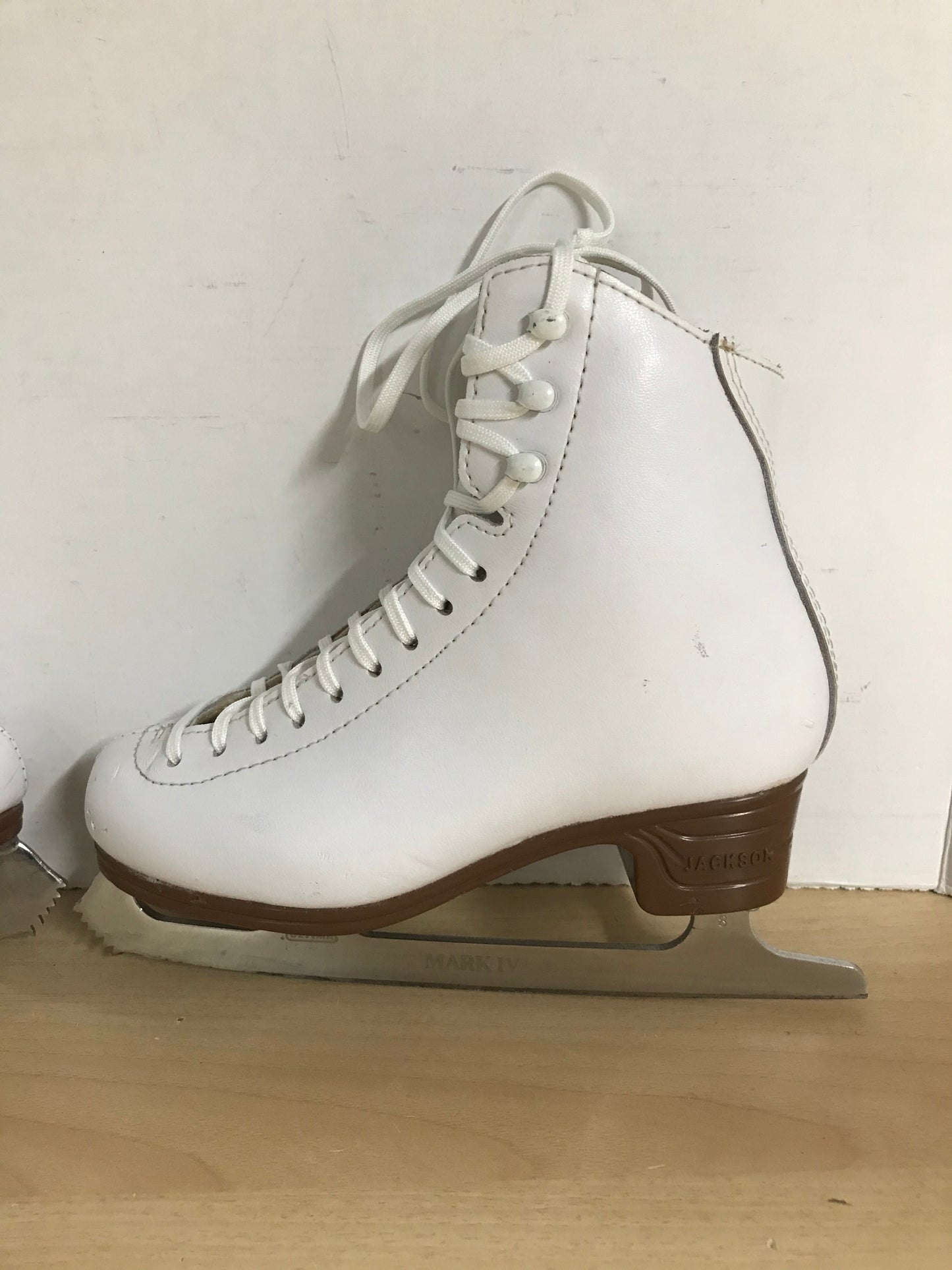 Figure Skates Child Size 1.5 Jackson Classic Leather Excellent