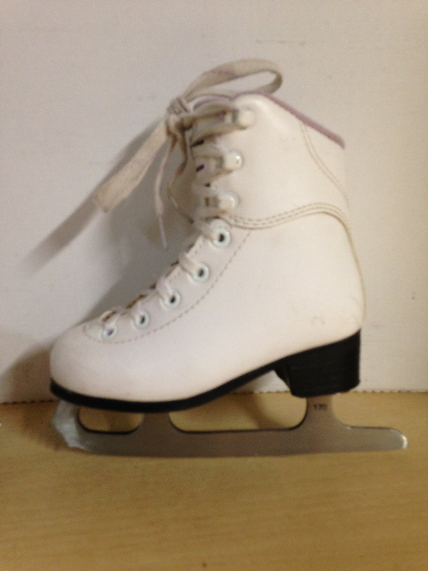 Figure Skates Child Size 10  Jackson Soft Skates White Purple Few Marks