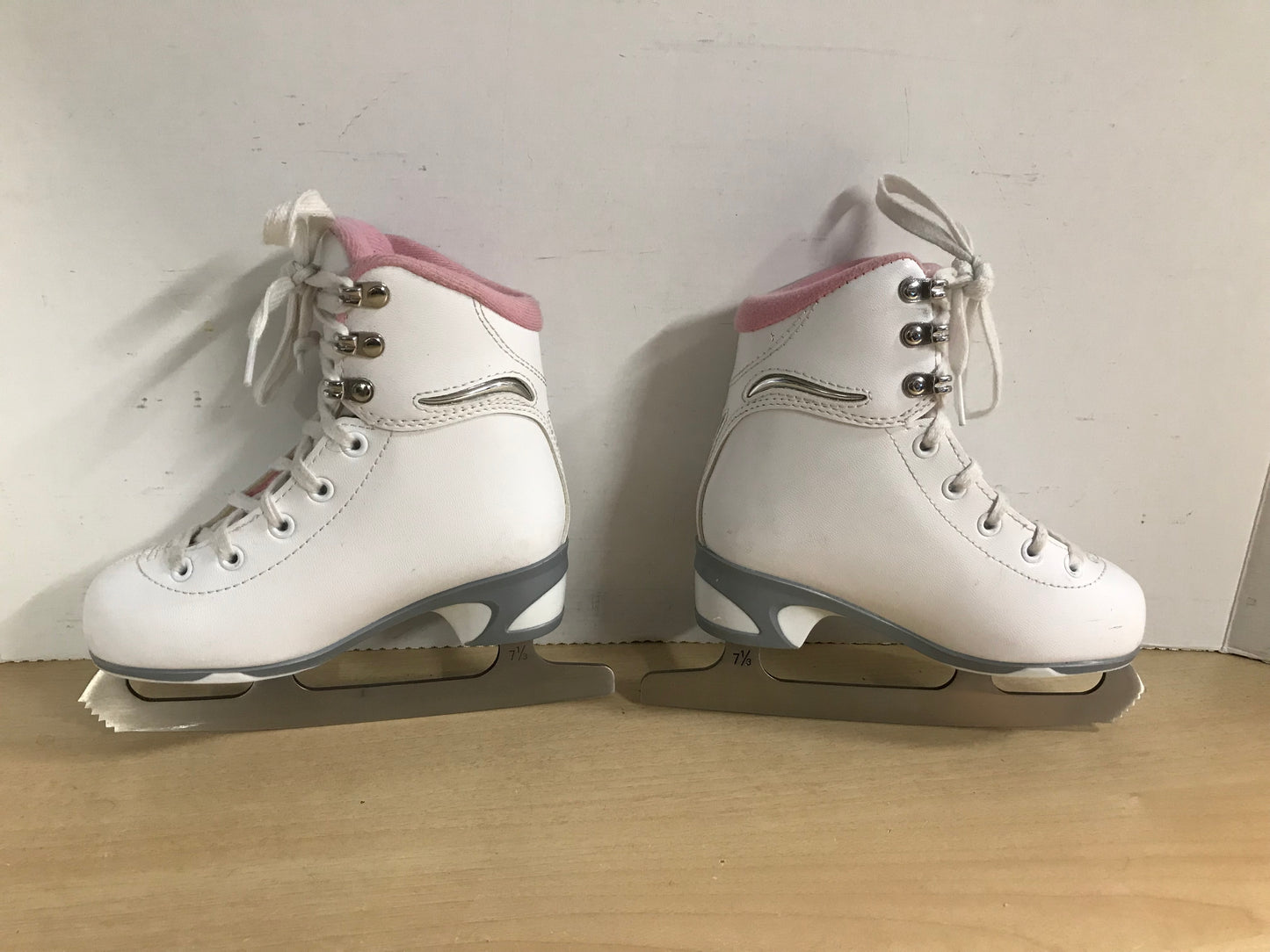 Figure Skates Child Size 12 Jackson Cameo Soft Skates White Pink New Demo Model