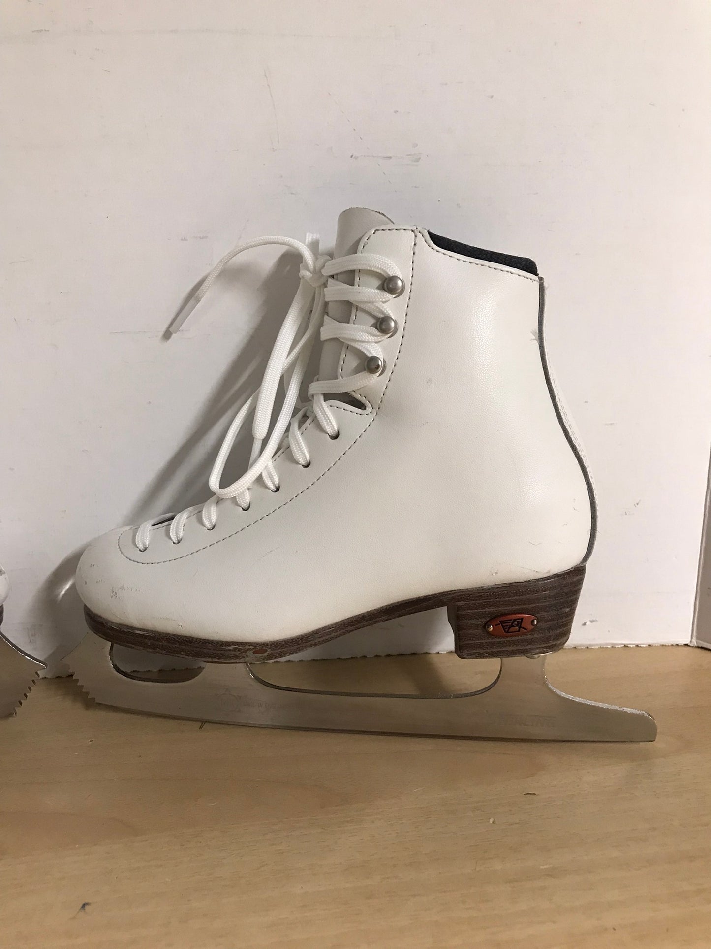 Figure Skates Child Size 12-13.5 Wide Riedell Leather Excellent