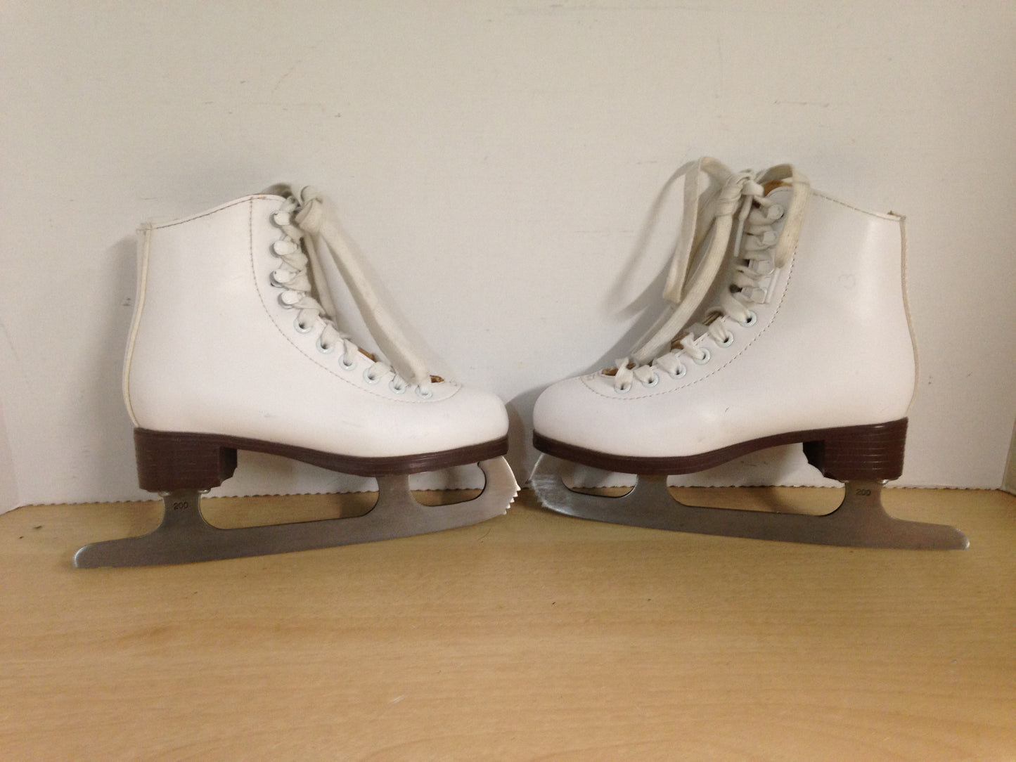 Figure Skates Child Size 13 Jackson Glacier 120