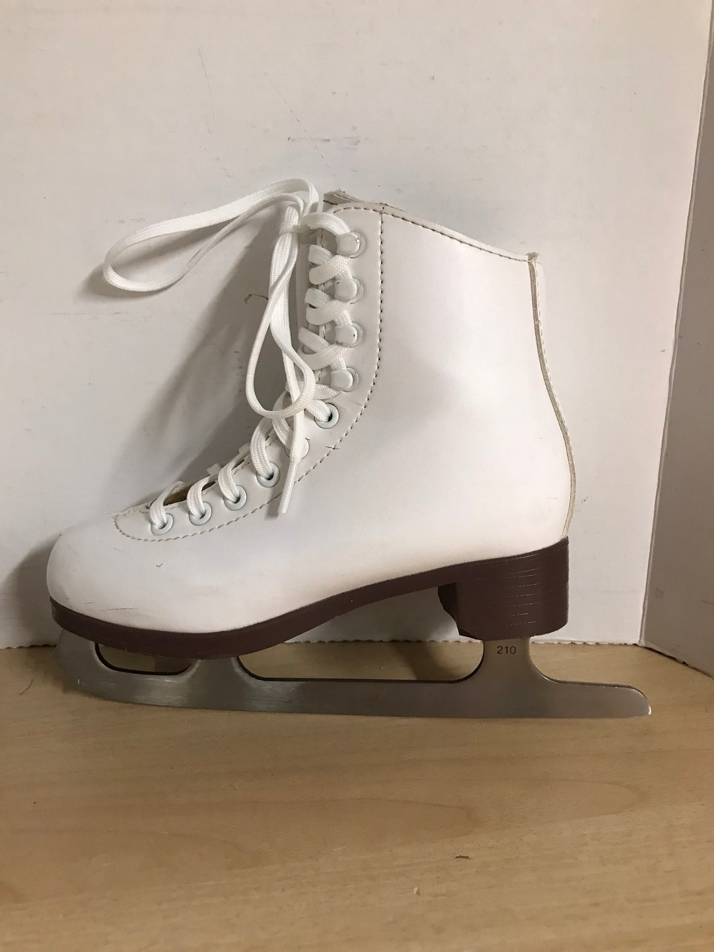 Figure Skates Child Size 2 Jackson 120 Minor Marks