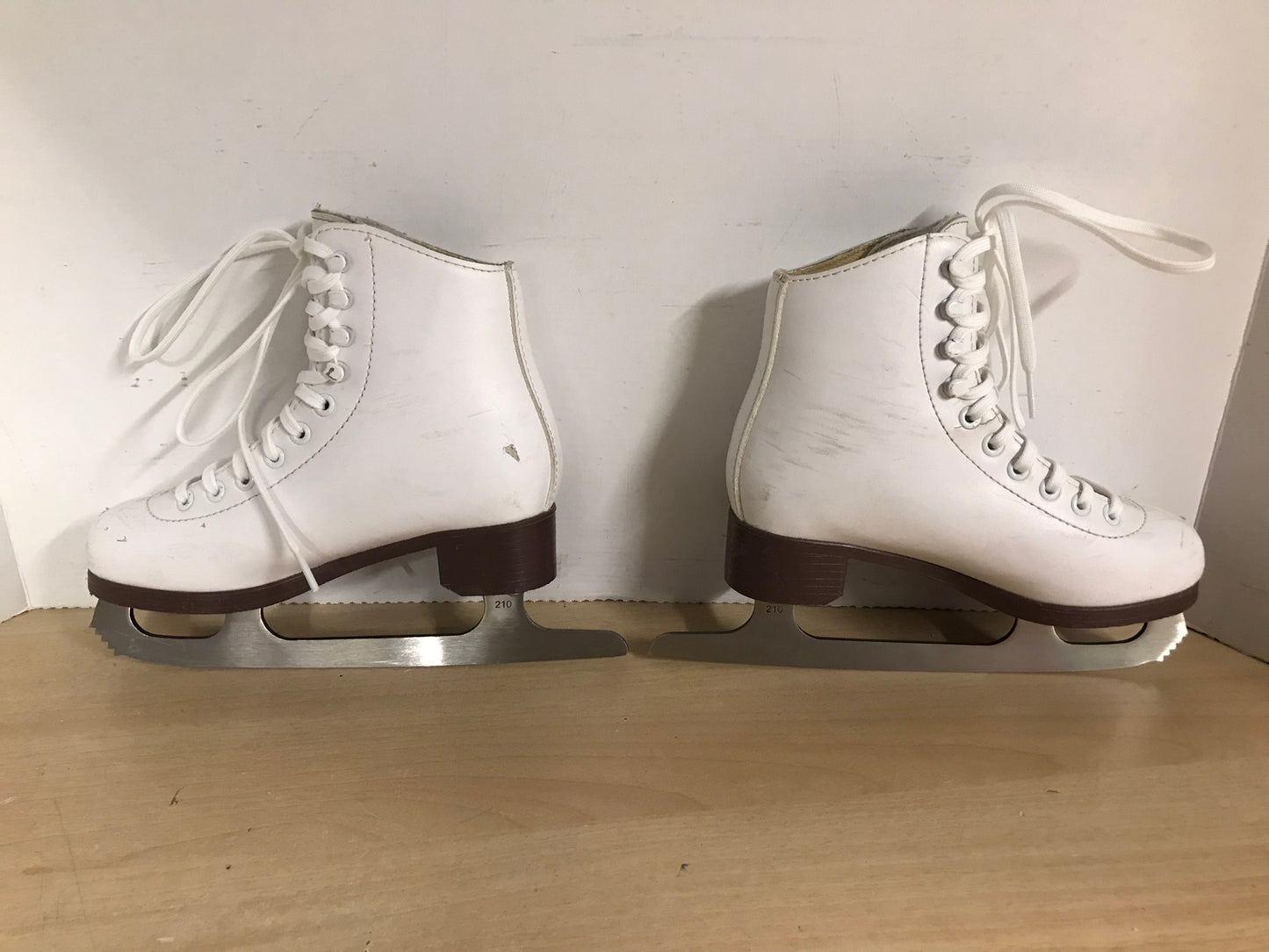 Figure Skates Child Size 2 Jackson 120 Minor Marks