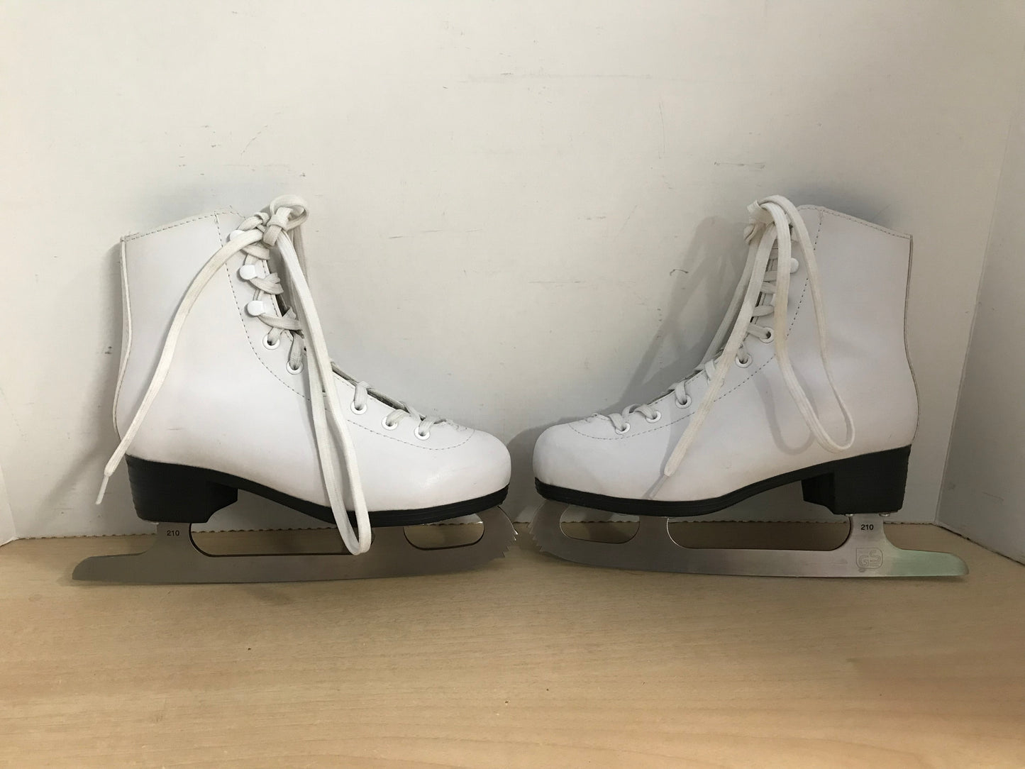 Figure Skates Child Size 3 Hespeler