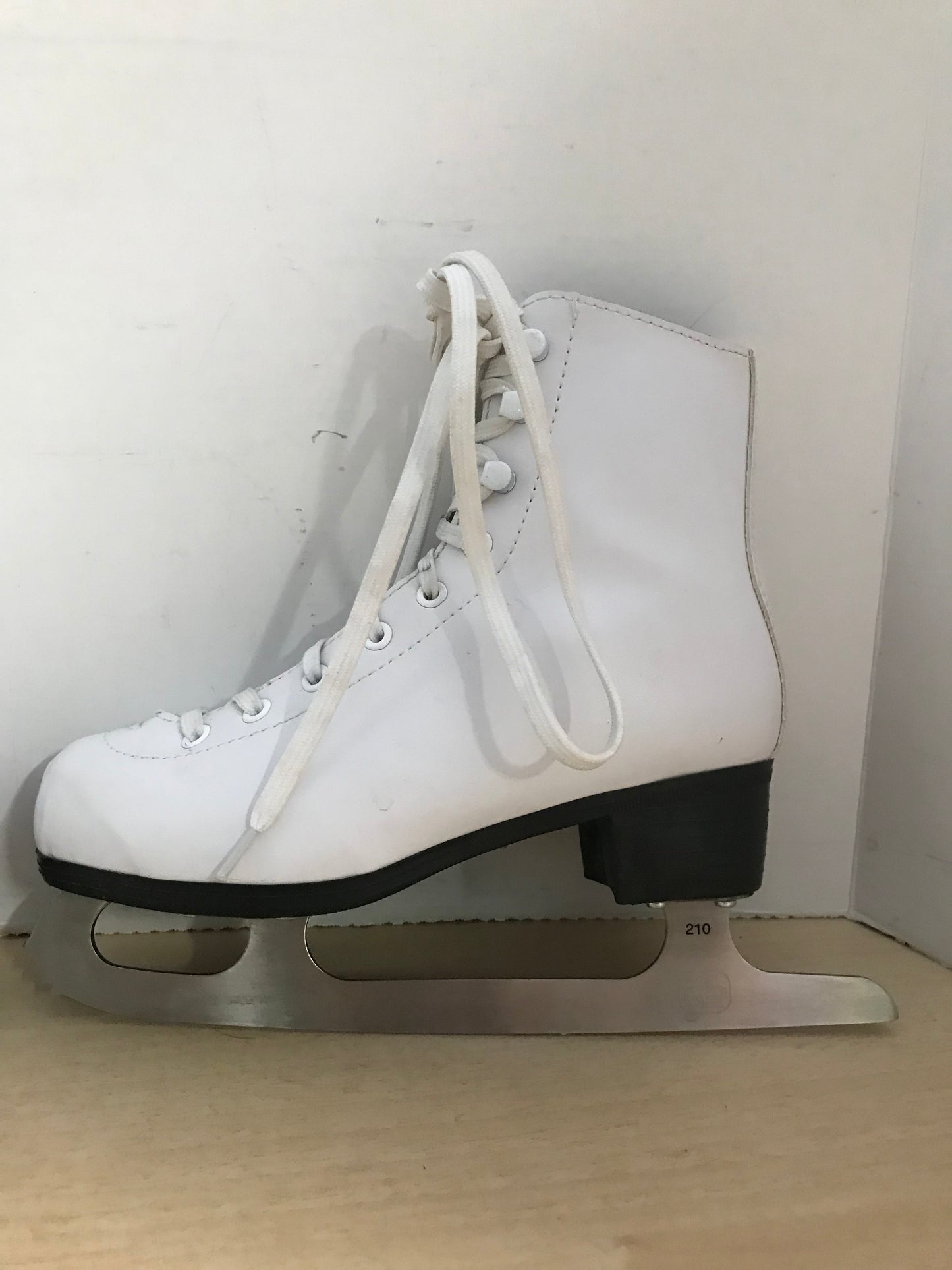 Figure Skates Child Size 3 Hespeler