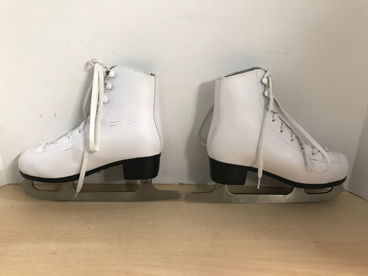 Figure Skates Child Size 3 Hespeler