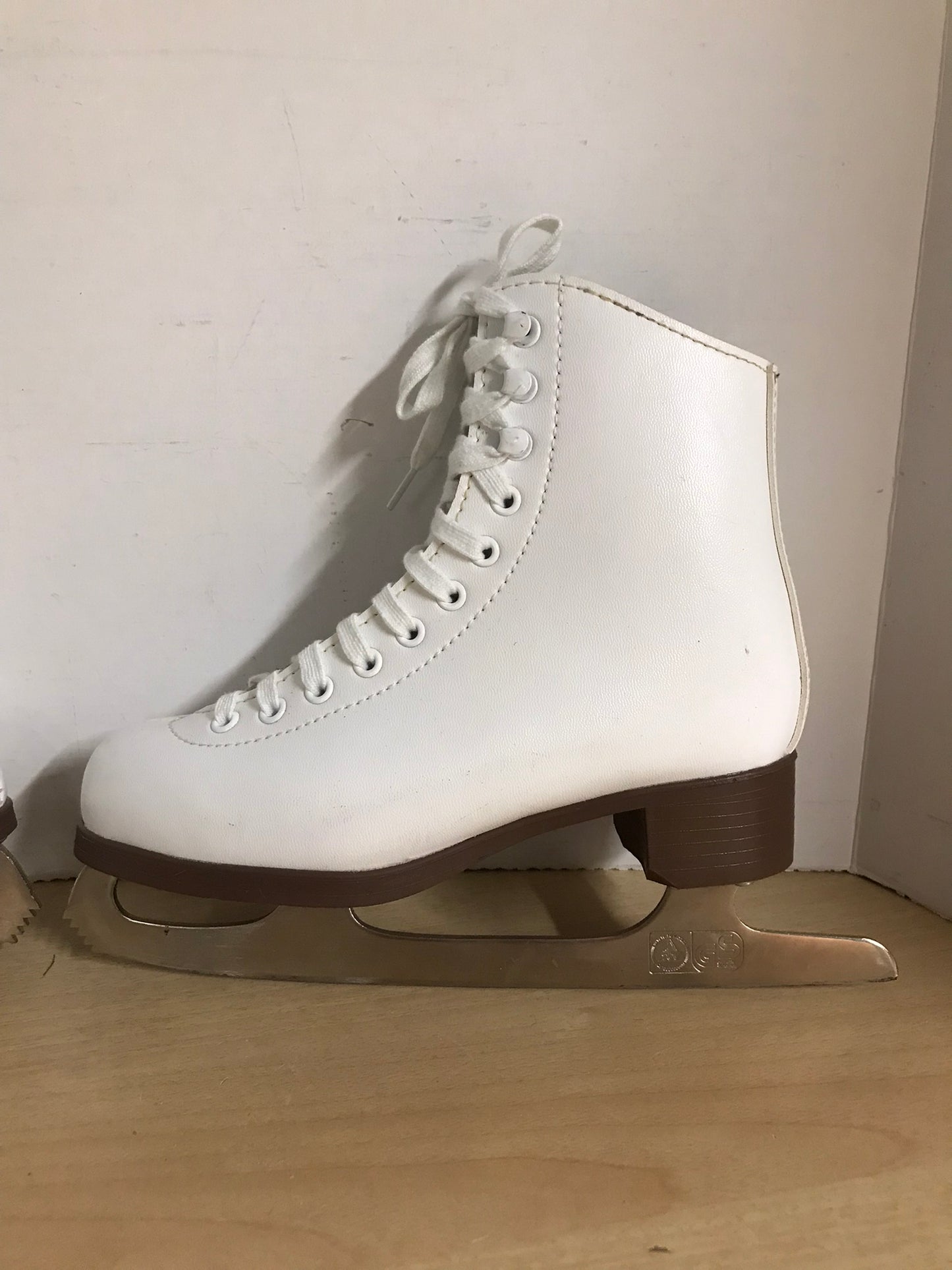 Figure Skates Child Size 3 Jackson 120 Excellent