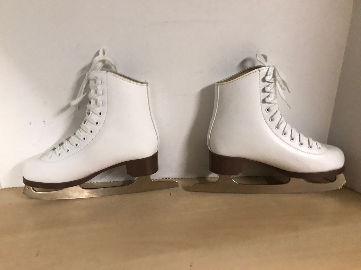 Figure Skates Child Size 3 Jackson 120 Excellent