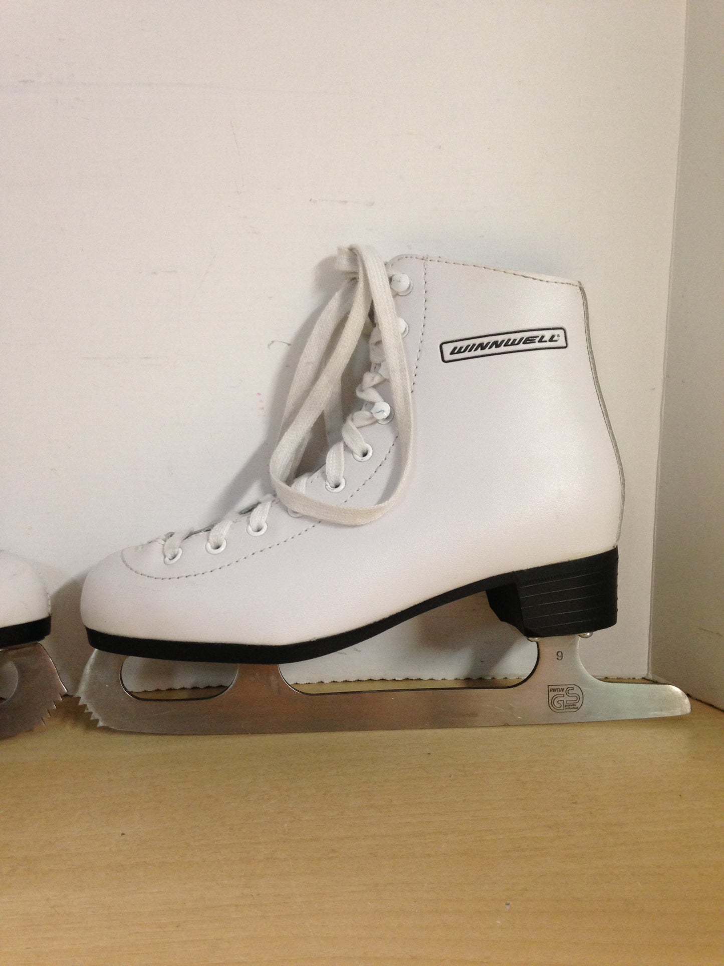 Figure Skates Child Size 4 Winnwell Excellent