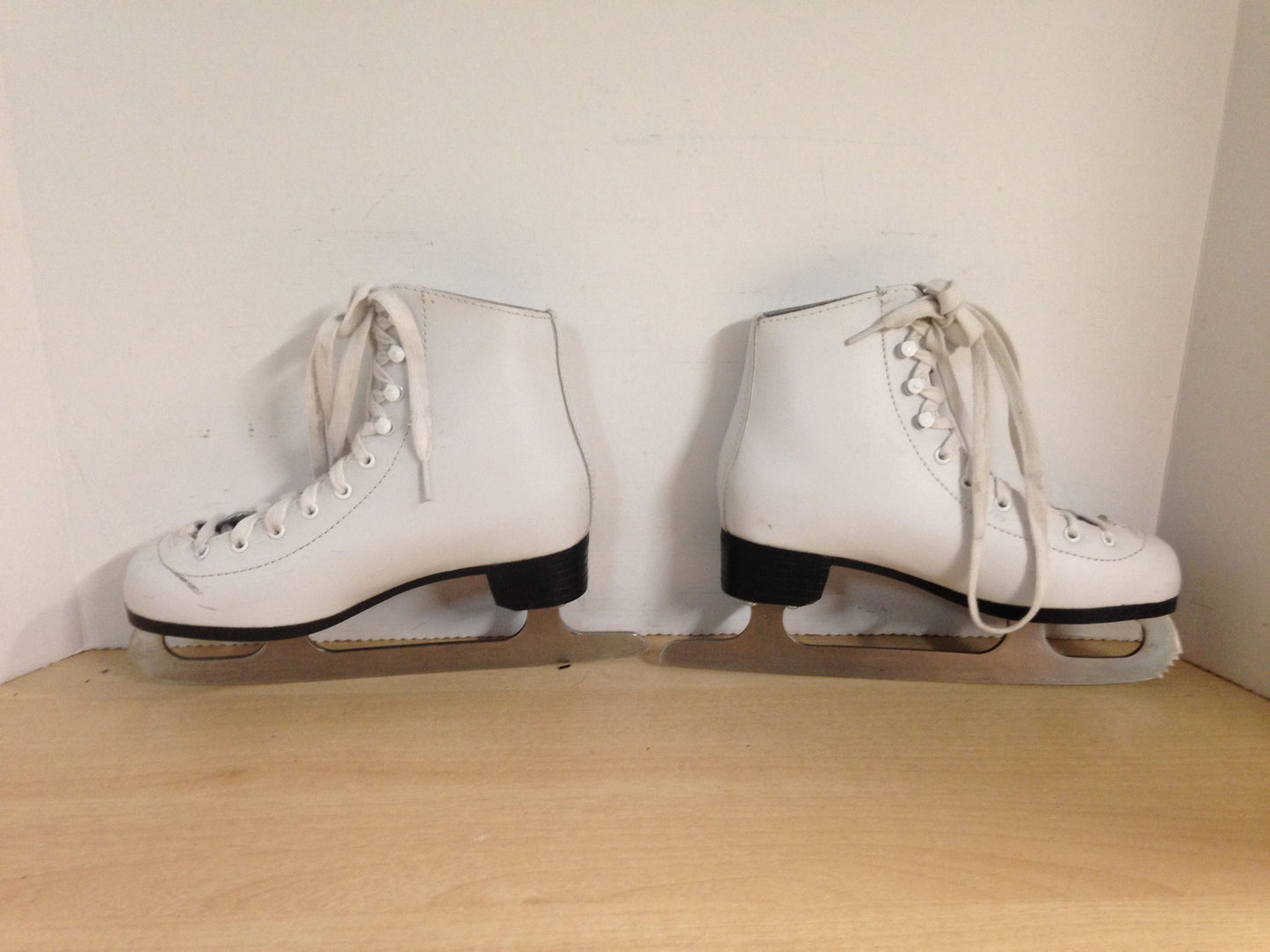 Figure Skates Child Size 4 Winnwell Excellent