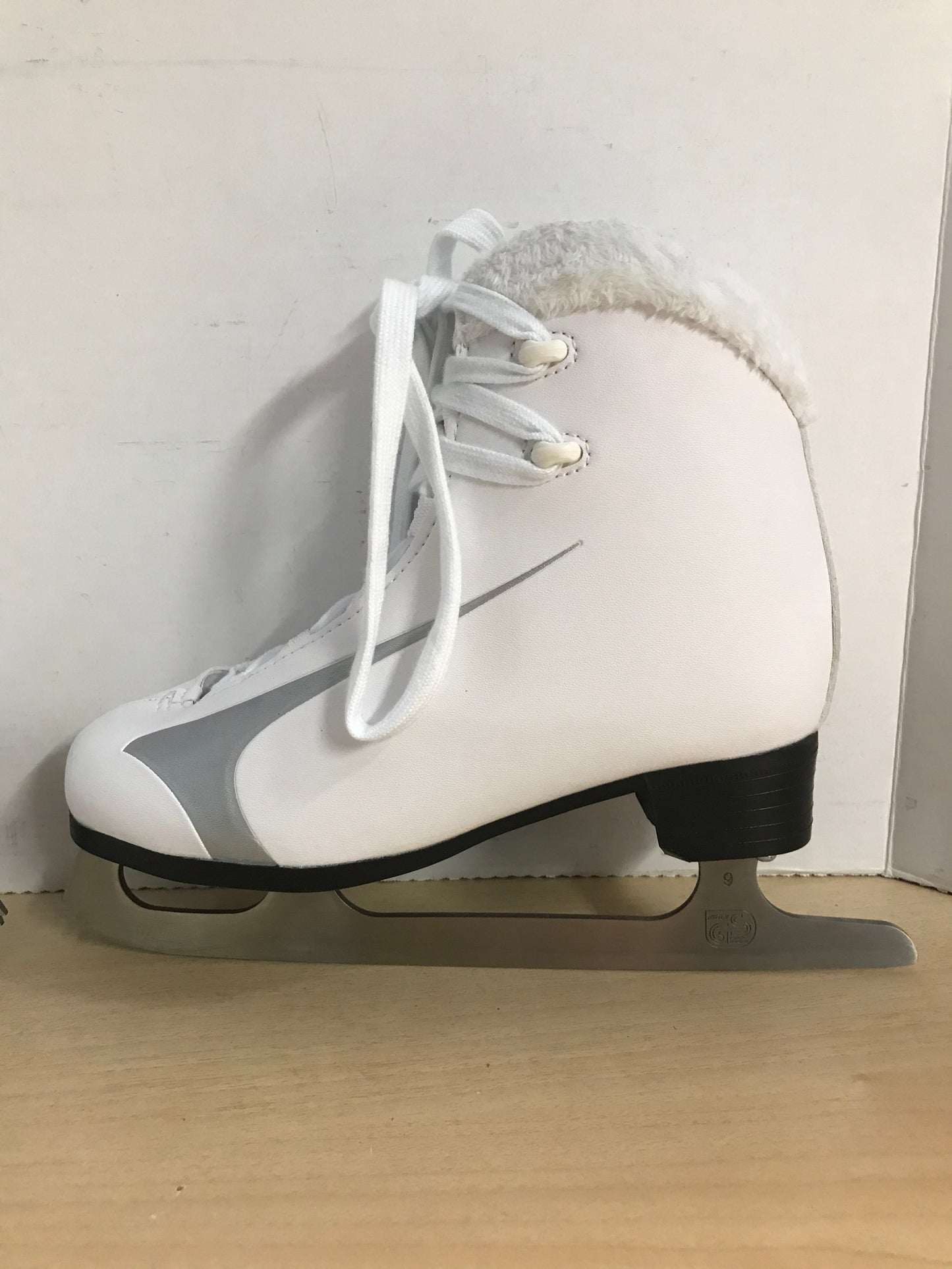 Figure Skates Child Size 4 Winnwell Soft Skates New Demo