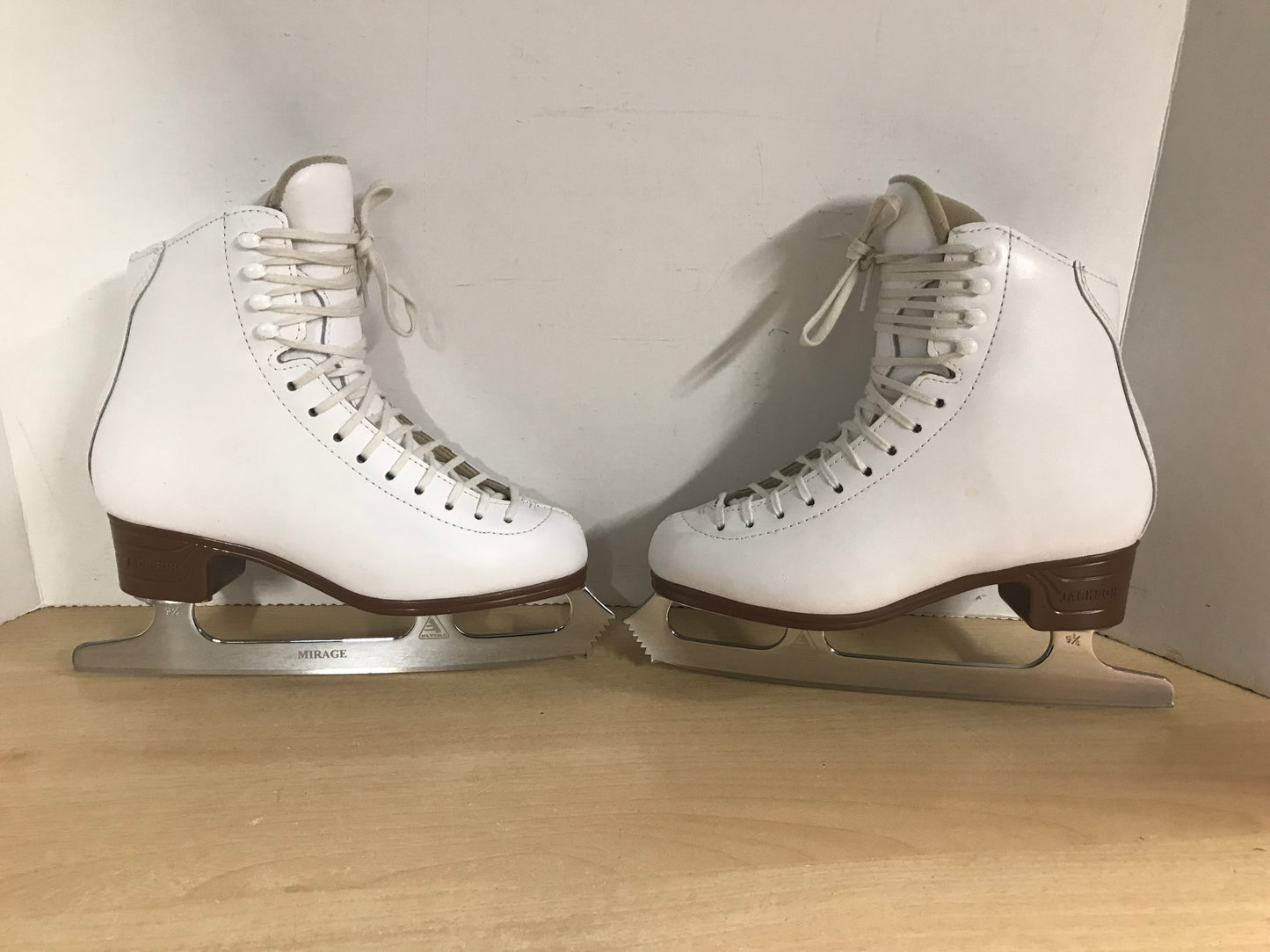 Figure Skates Child Size 5.5 C Junior Jackson Classique Model 1990 Mirage Blades New Demo Model