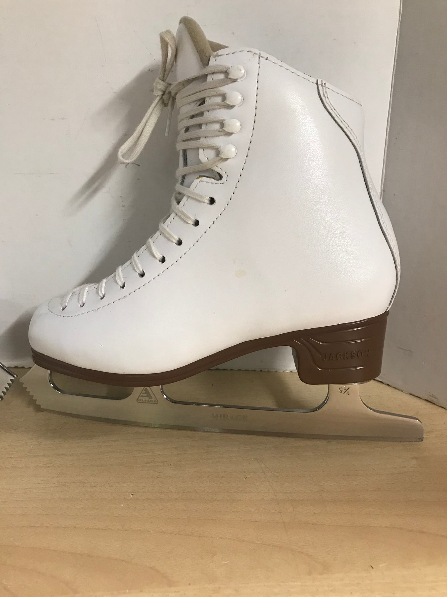 Figure Skates Child Size 5.5 C Junior Jackson Classique Model 1990 Mirage Blades New Demo Model