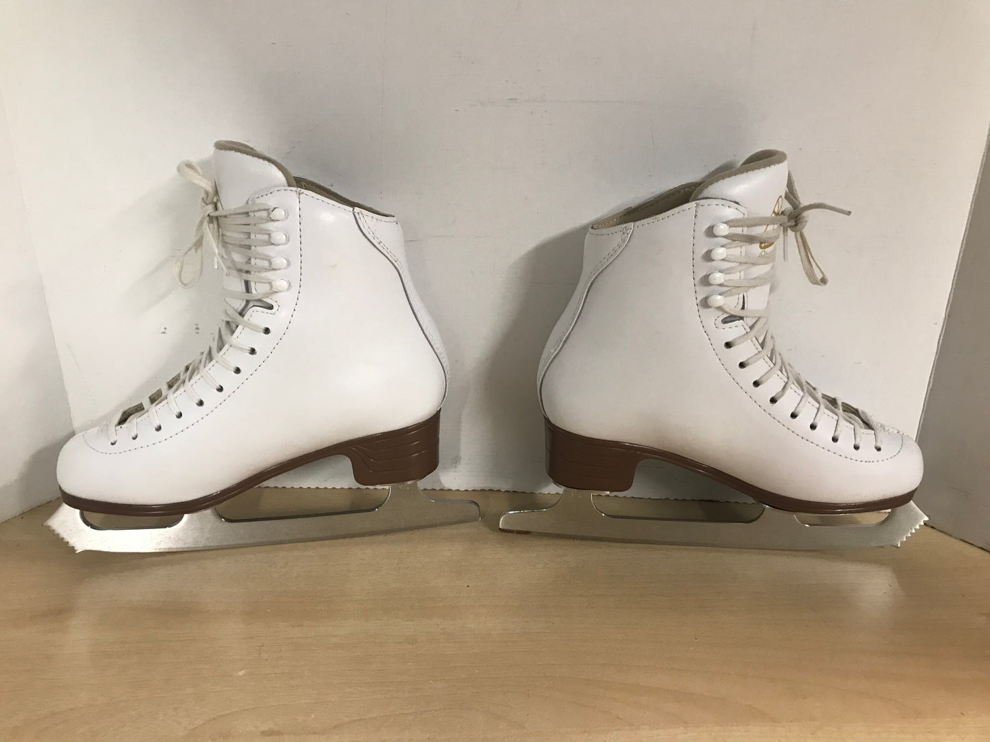 Figure Skates Child Size 5.5 C Junior Jackson Classique Model 1990 Mirage Blades New Demo Model