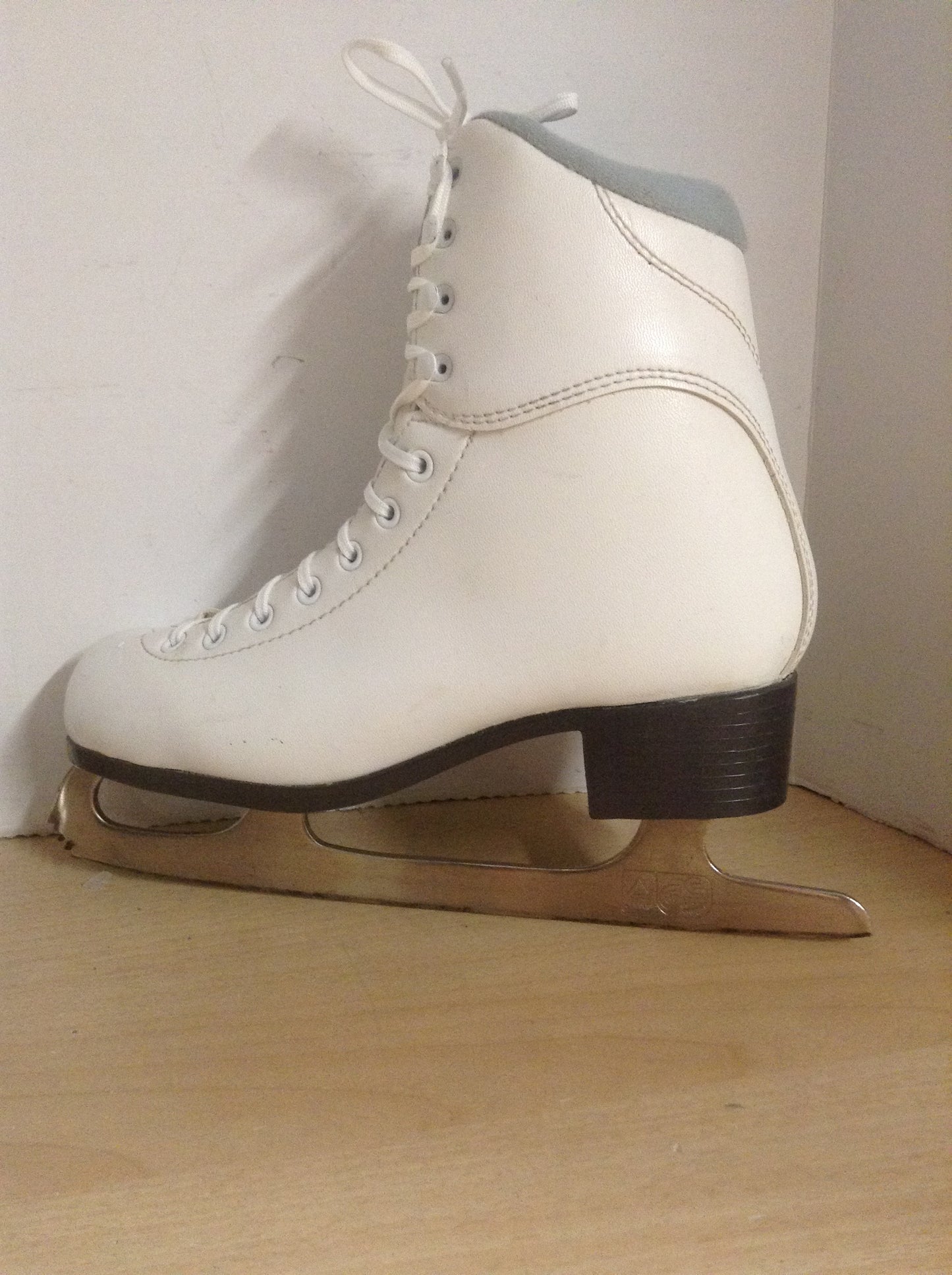 Figure Skates Child Size 4-5 Jackson Soft Skates Youth