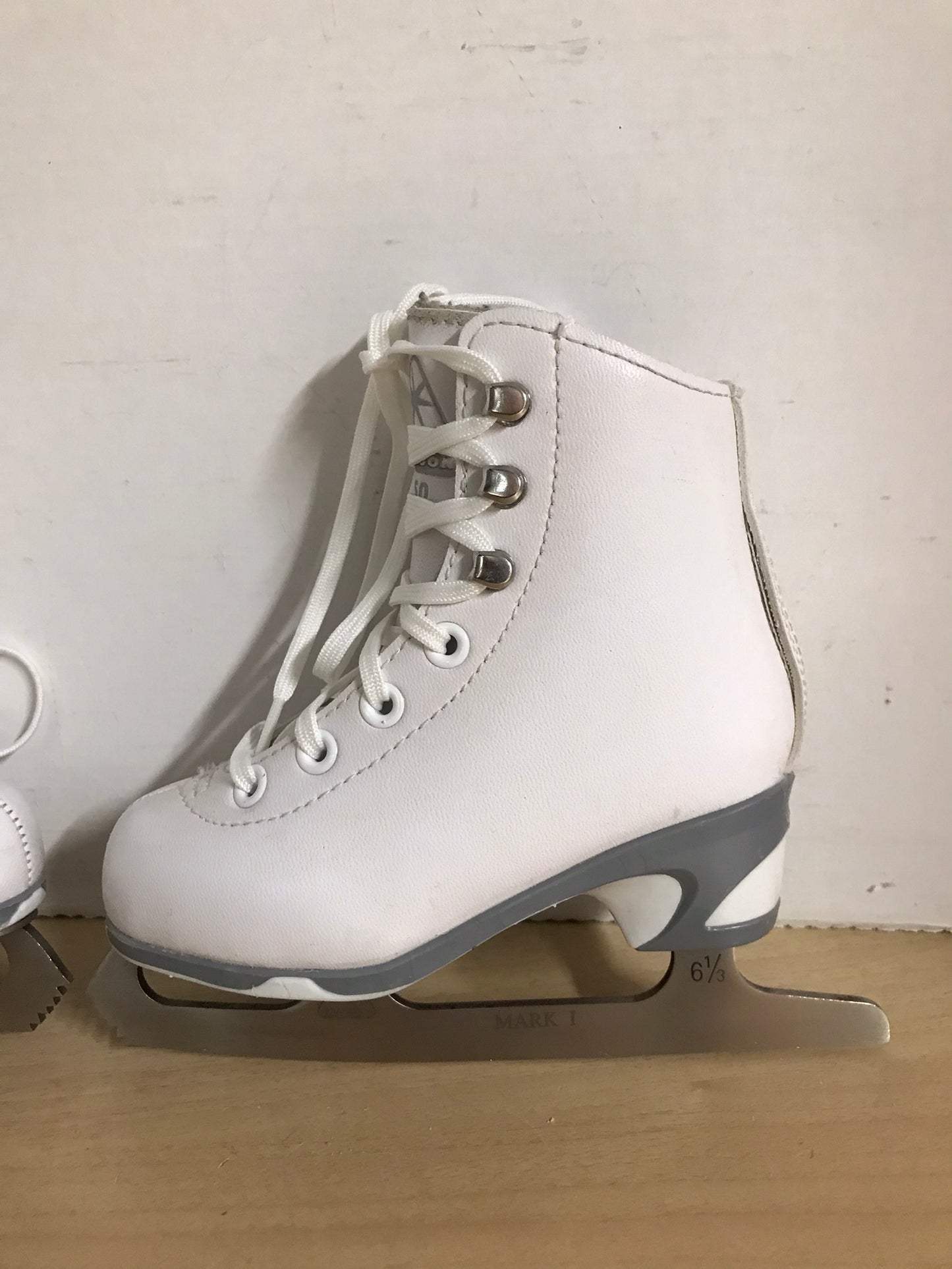 Figure Skates Child Size 8 Toddler Jackson 150 Leather Excellent As New