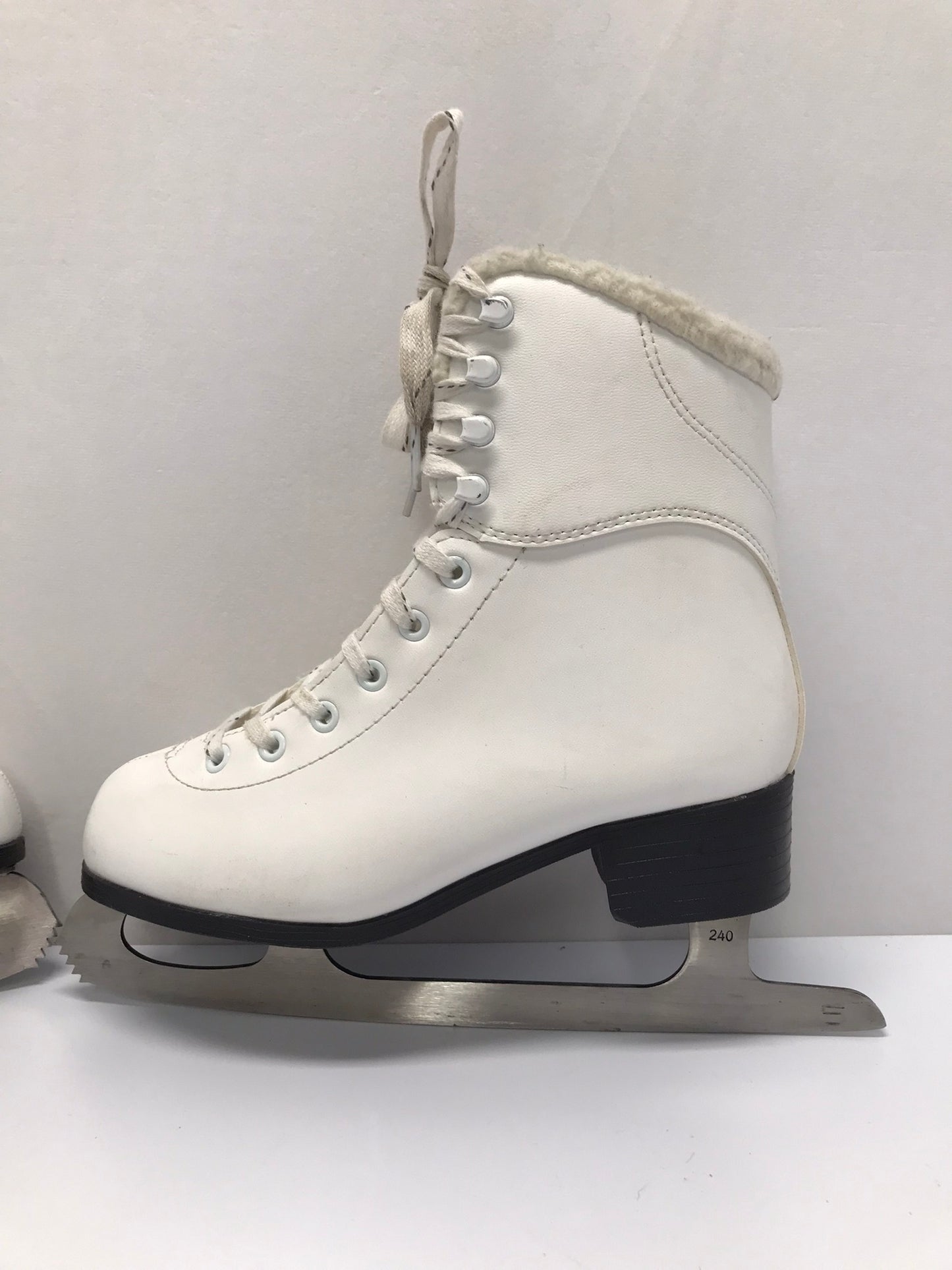 Figure Skates Ladies Size 5 Jackson Soft Skates White As New