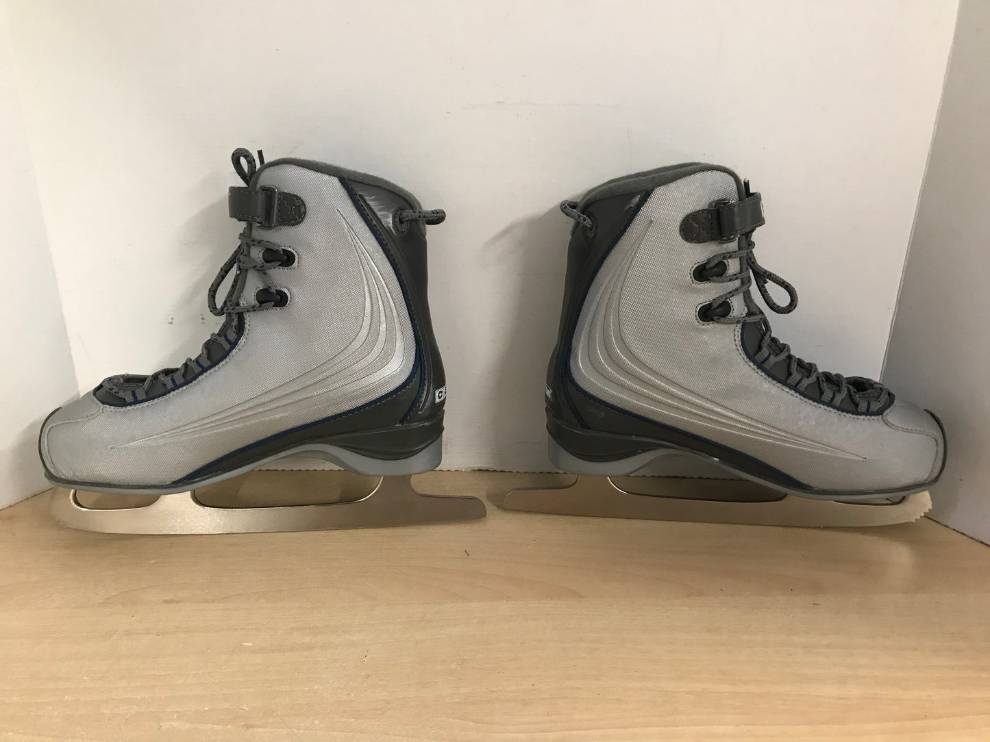 Figure Skates Ladies Size 6 CCM  Soft Skates Grey Blue Excellent