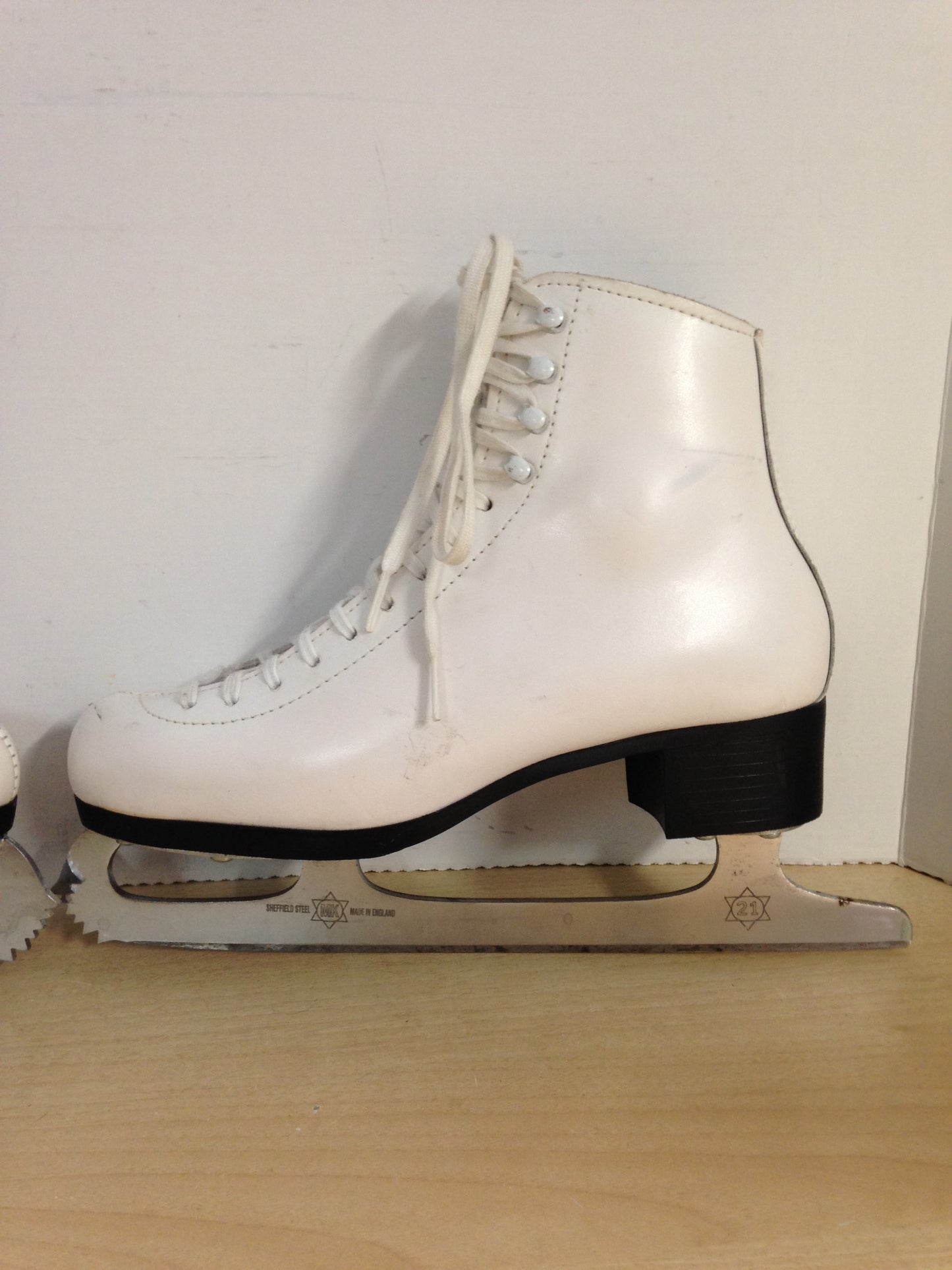 Figure Skates Ladies Size 6 Leather With MK Blades Made In England