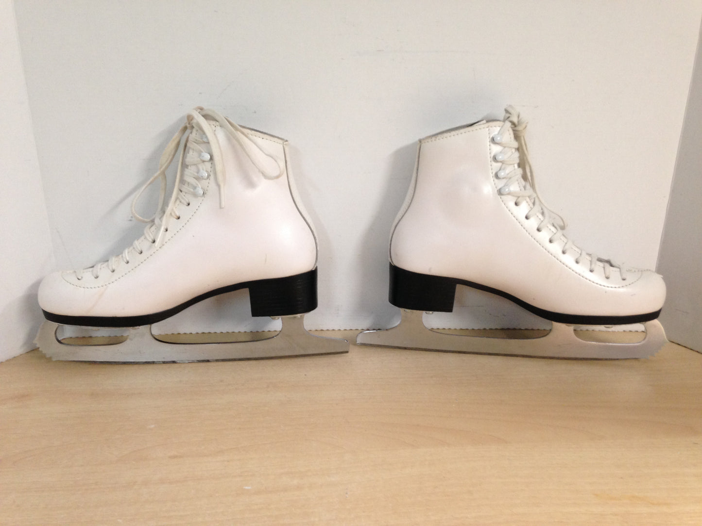 Figure Skates Ladies Size 6 Leather With MK Blades Made In England