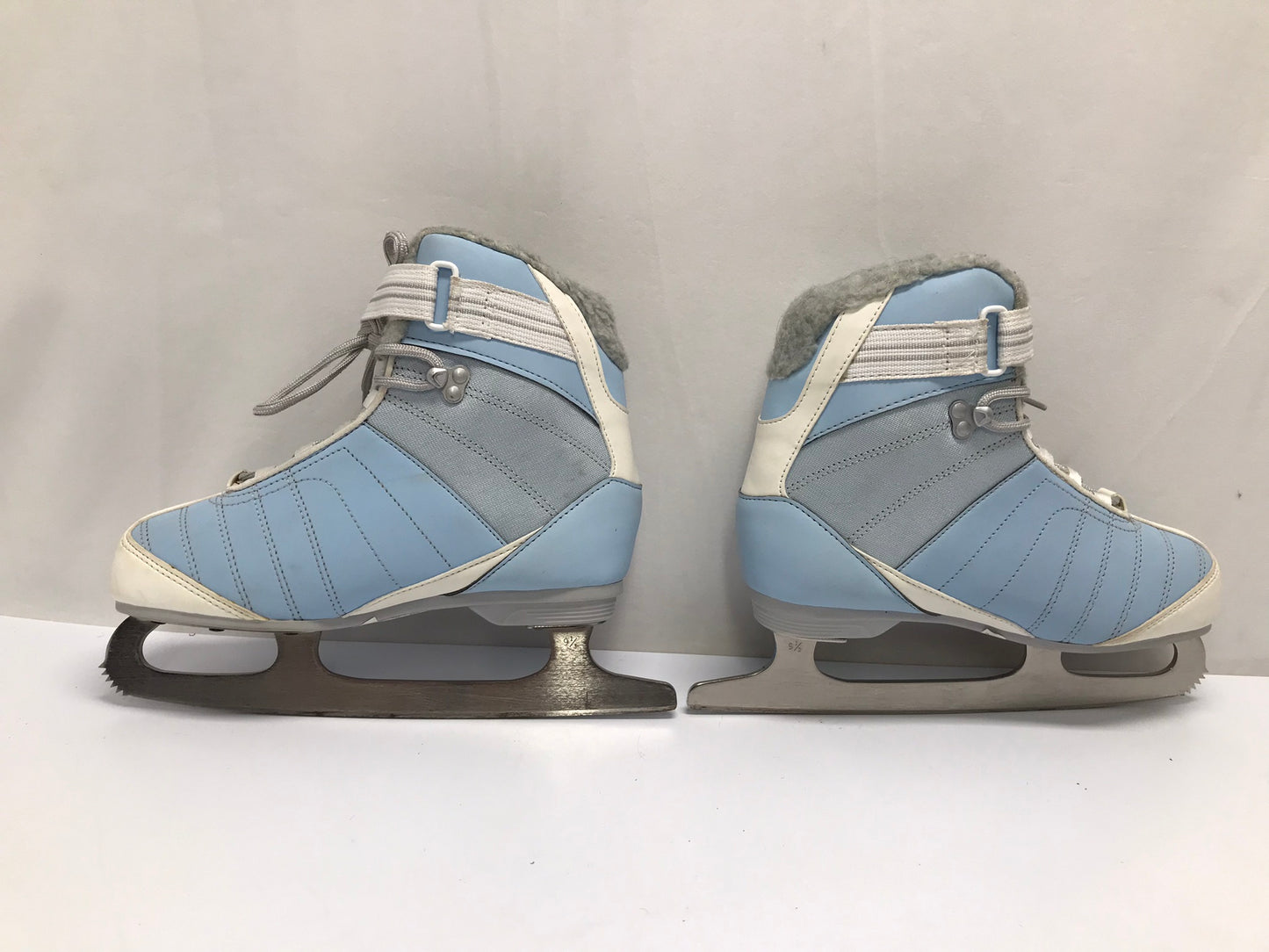 Figure Skates Ladies Size 7  Bauer Soft Skate Blue Grey White Excellent