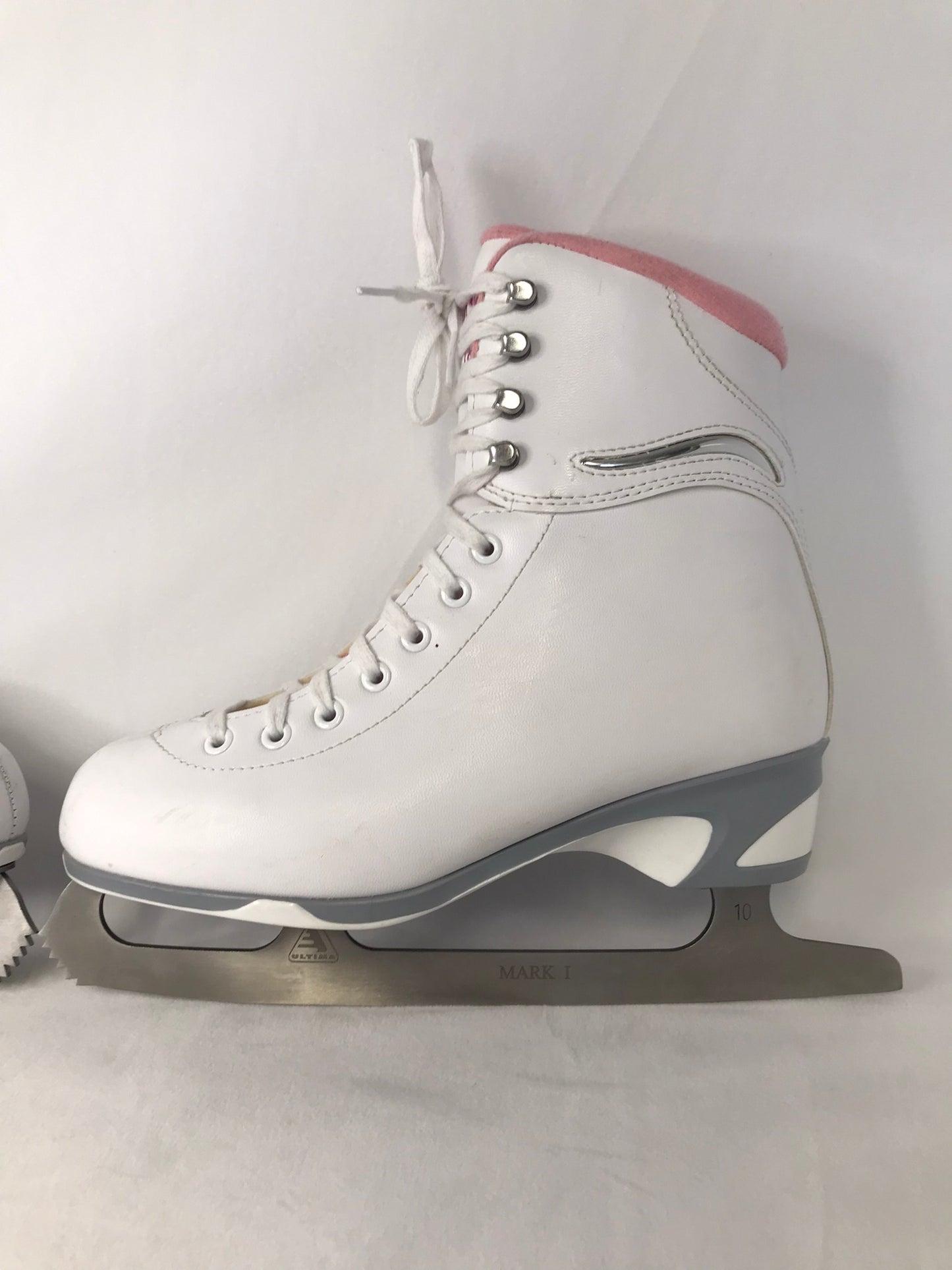 Figure Skates Ladies Size 7 Jackson Cameo Soft Skates White Pink New Demo Model