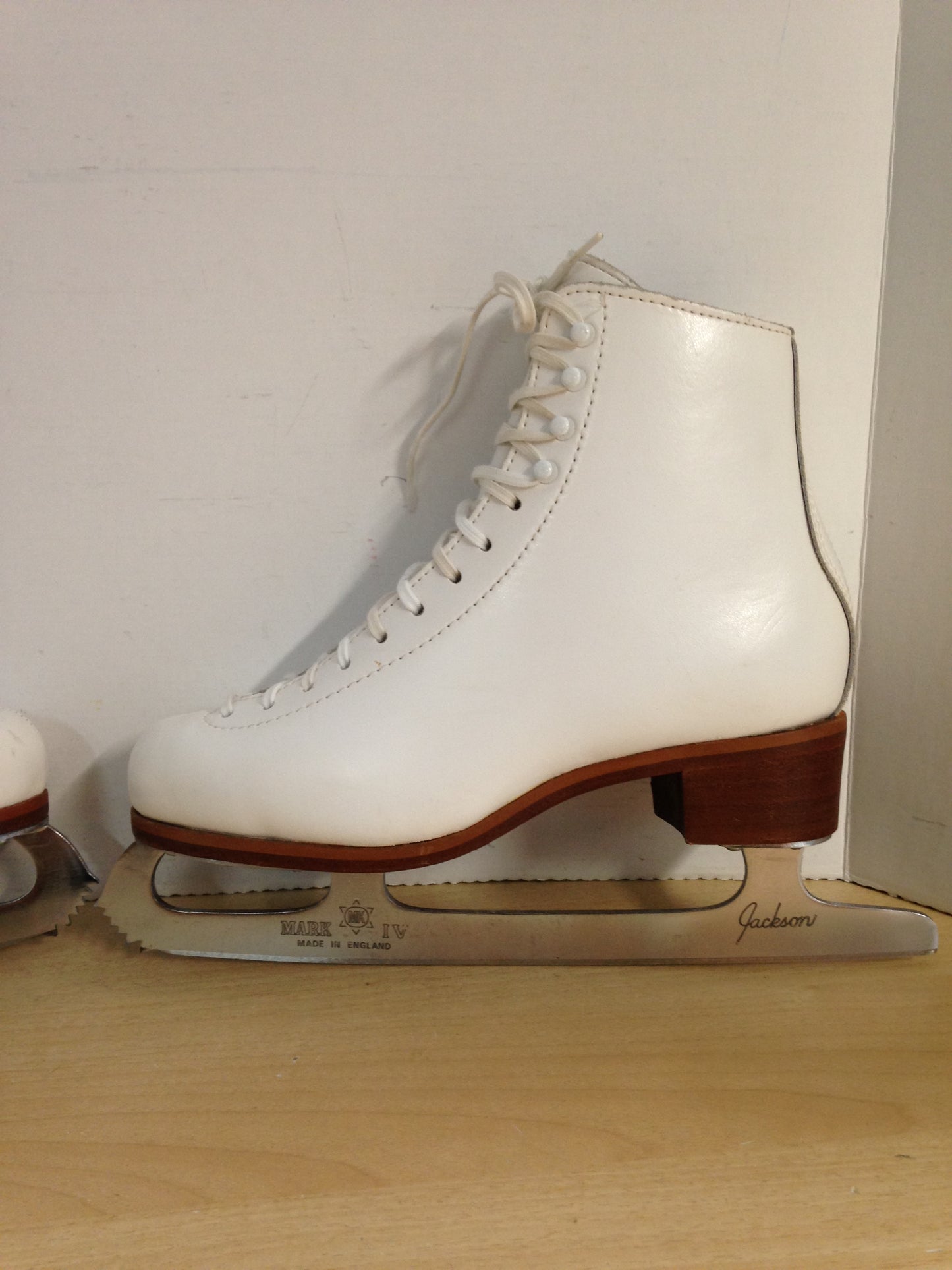 Figure Skates Ladies Size 7 Jackson Leather With MK IV Blades Made In England Excellent