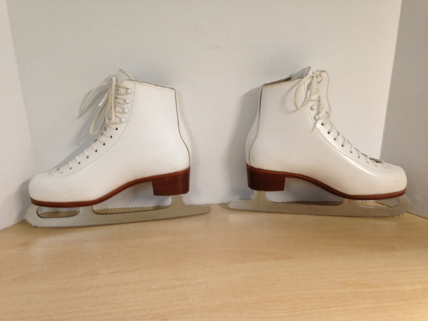 Figure Skates Ladies Size 7 Jackson Leather With MK IV Blades Made In England Excellent