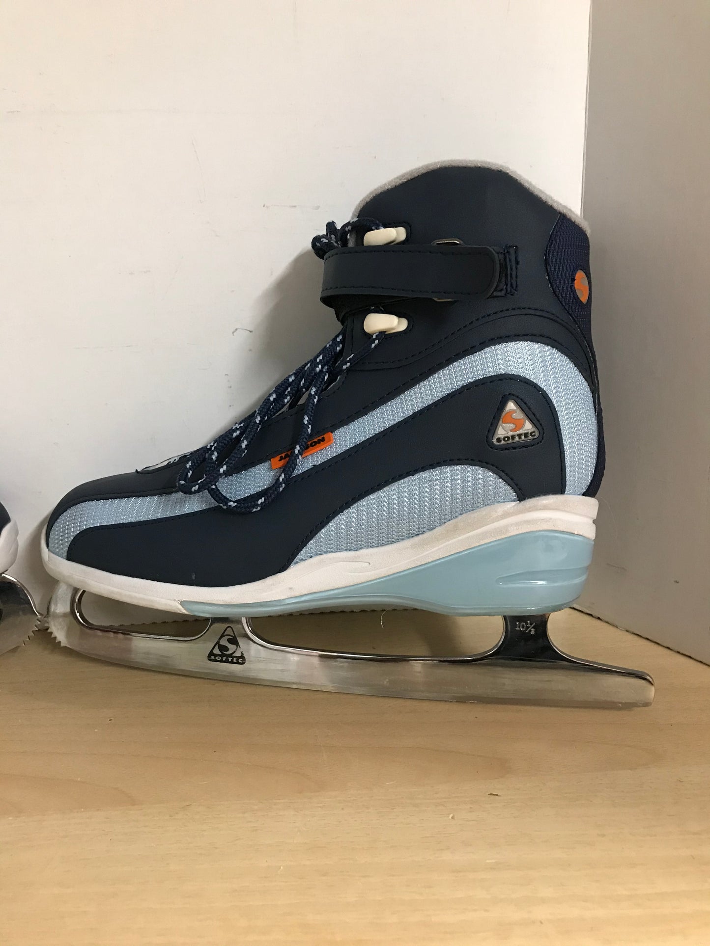 Figure Skates Ladies Size 9 Jackson Soft Skates Blue New Demo Model