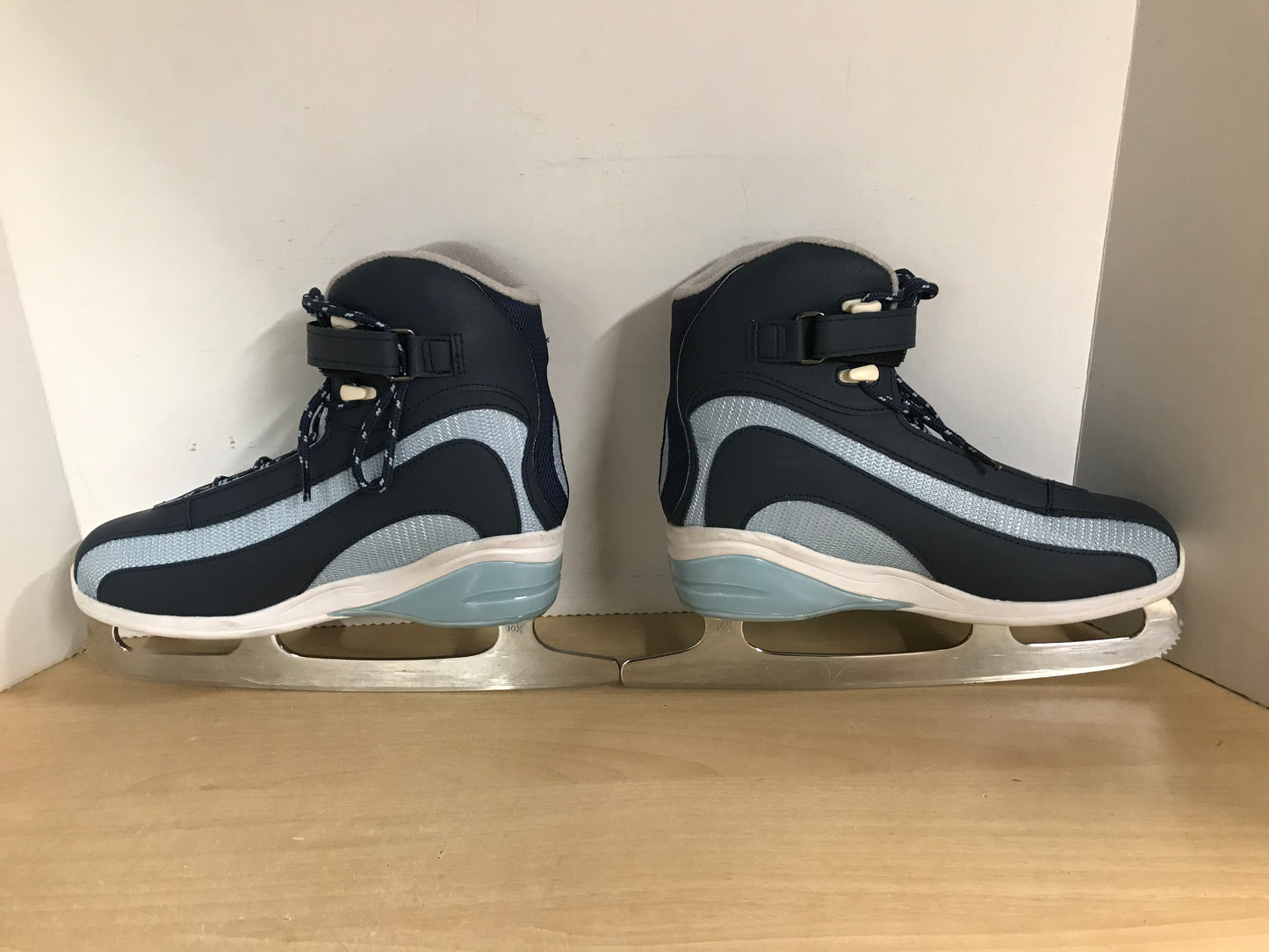 Figure Skates Ladies Size 9 Jackson Soft Skates Blue New Demo Model