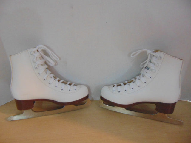 Figure Skates Child Size 2 Jackson Glacier 120 Minor Wear