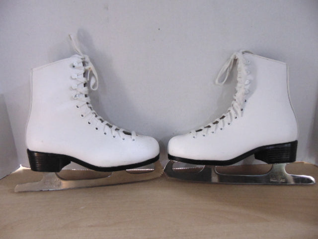 Figure Skates Child Size 3 CCM Pirouette