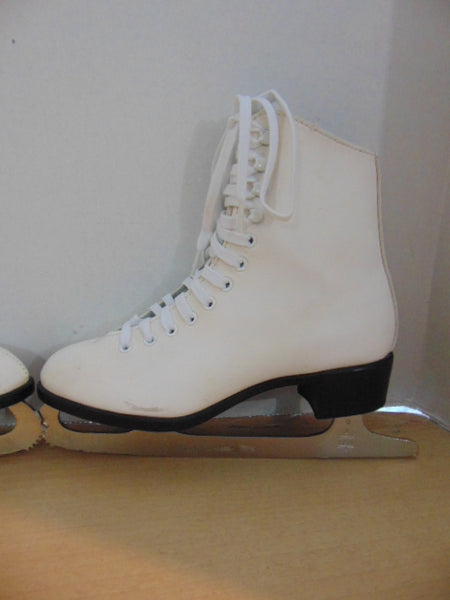 Figure Skates Child Size 5 CCM Champion Deluxe Minor Marks