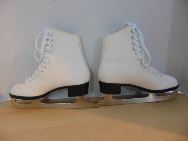 Figure Skates Child Size 5 CCM Champion Deluxe Minor Marks