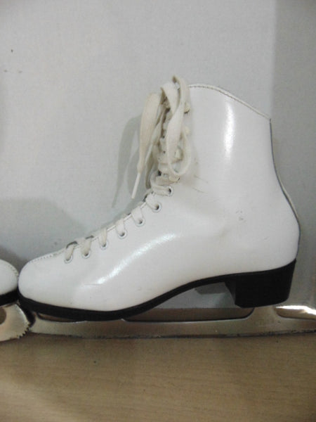 Figure Skates Ladies Size 6 Dominion Minor Wear