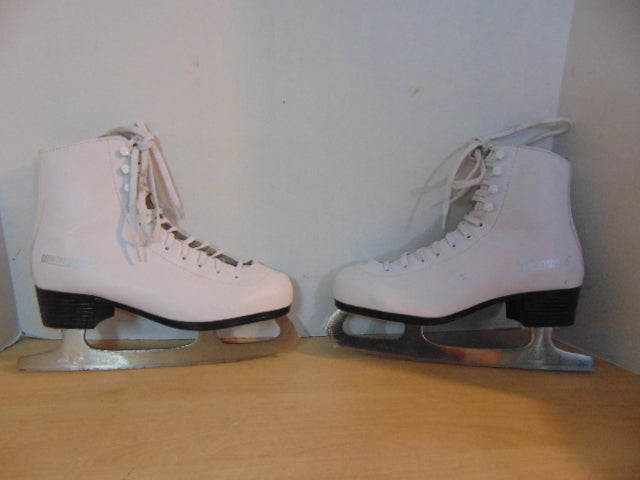 Figure Skates Ladies Size 6 Winnwell Minor Wear