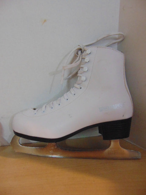 Figure Skates Ladies Size 6 Winnwell Minor Wear