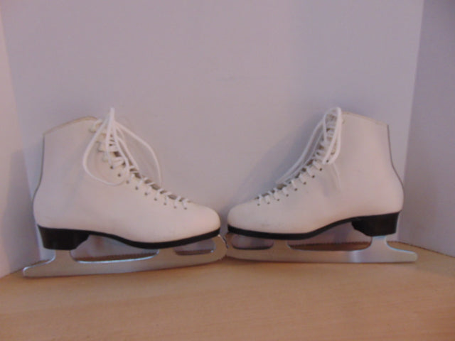 Figure Skates Ladies Size 7 E Wide Jackson  Leather Few Marks