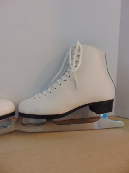 Figure Skates Ladies Size 7 E Wide Jackson  Leather Few Marks