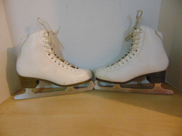 Figure Skates Ladies Size 7 Ultima Mark iV Blades Some Marks And Autograph