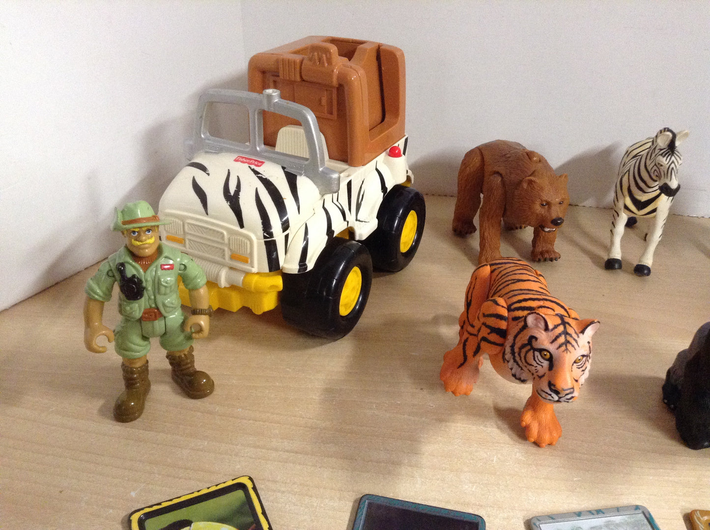 Fisher-Price Wild Adventures Off-Roader with Safari Guide Smithsonian Talking Fact Card Excellent
