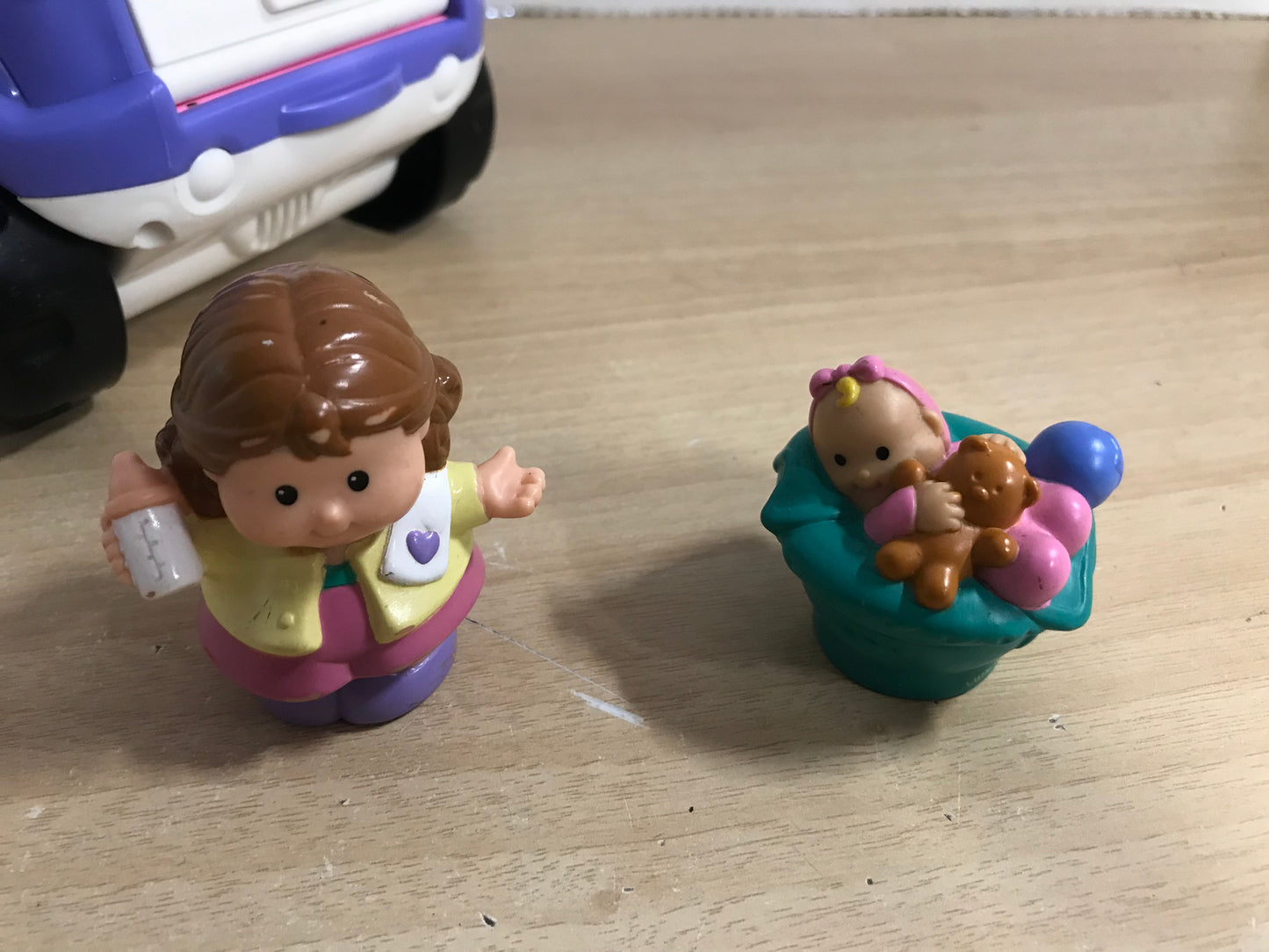 Fisher Price Little People Family Car With Mommy and Baby
