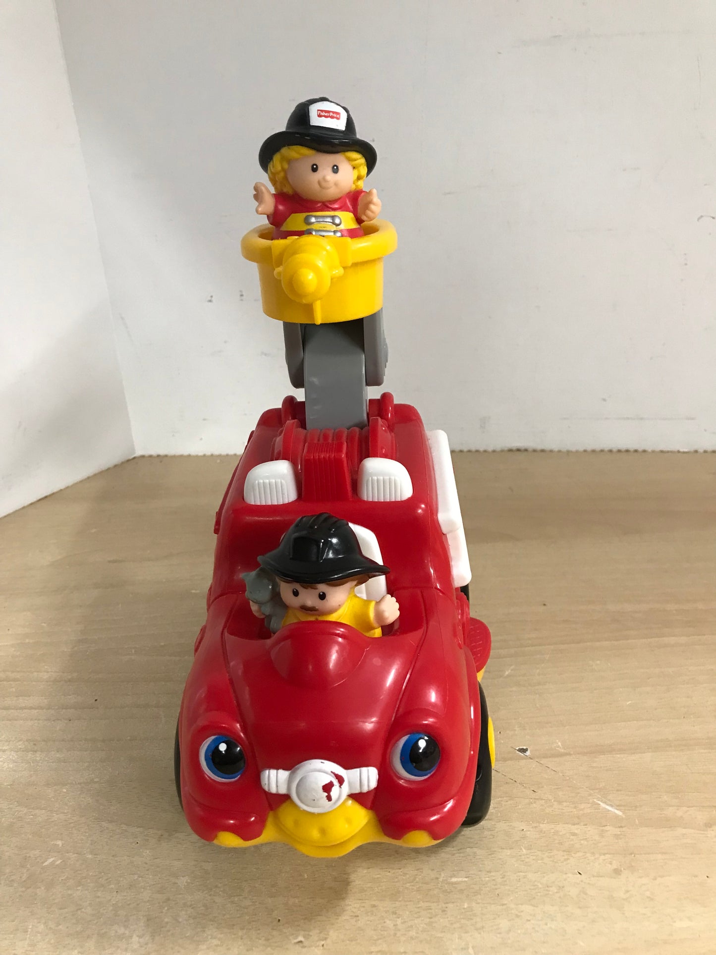 Fisher Price Little People Real Sounds Fire Truck And Fireman