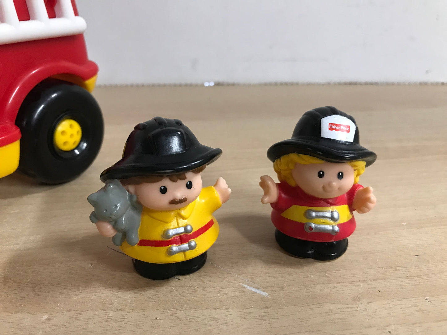 Fisher Price Little People Real Sounds Fire Truck And Fireman