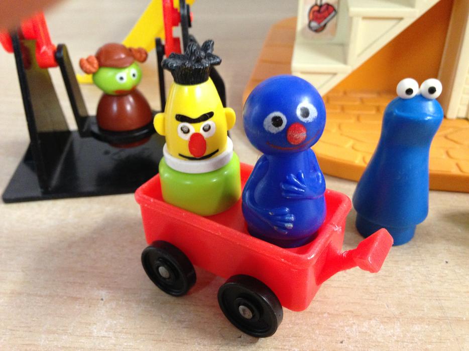 Fisher Price Vintage 1976 Little People Sesame Street Muppets Club House