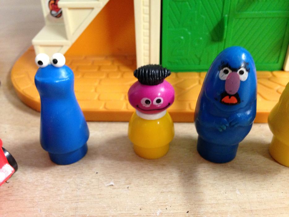 Fisher Price Vintage 1976 Little People Sesame Street Muppets Club House