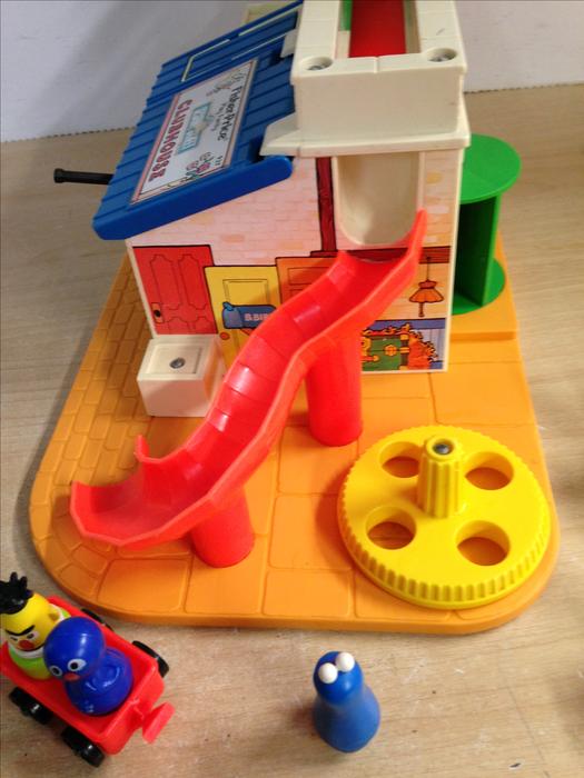 Fisher Price Vintage 1976 Little People Sesame Street Muppets Club House