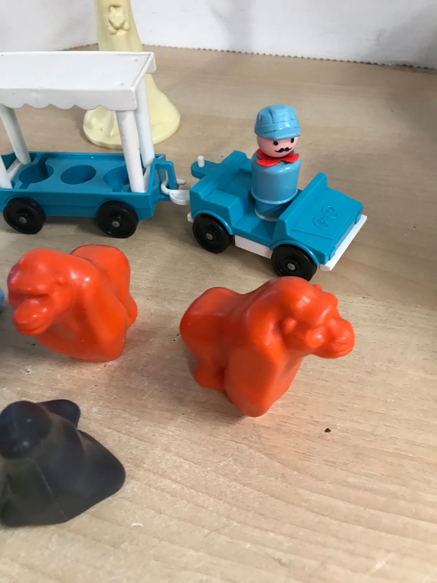 Fisher Price Vintage 1984 Play Family Zoo 916 Lot Rare